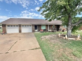 1305 E Andy St in Altus, OK - Building Photo