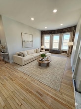 2402 E Webster Pl, Unit 5 in Milwaukee, WI - Building Photo - Building Photo