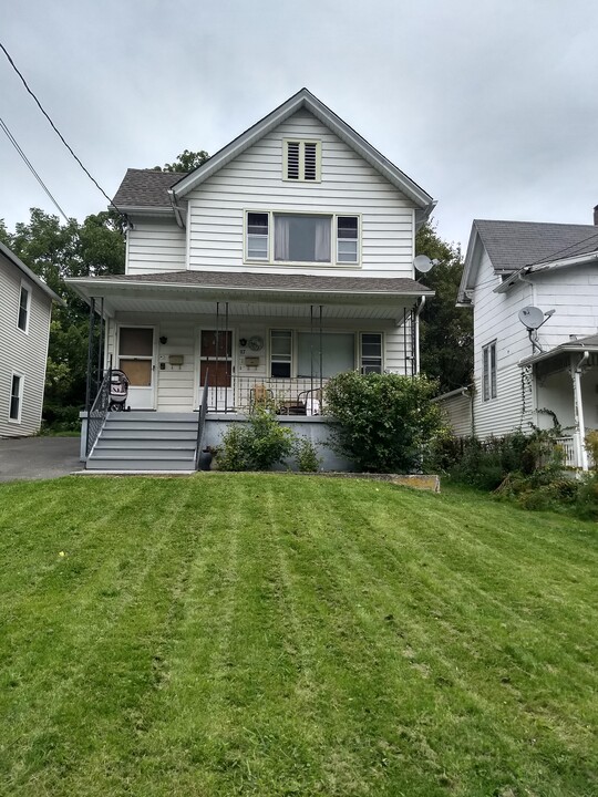 97 W Bridge St in Saugerties, NY - Building Photo