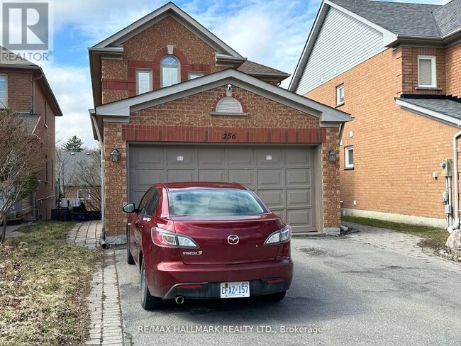 256 Stone Rd in Aurora, ON - Building Photo - Building Photo