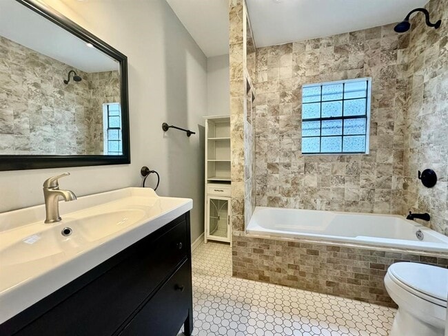 property at 1833 Colquitt St