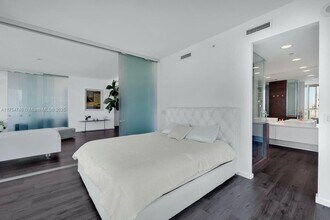 1040 Biscayne Blvd, Unit 2507 in Miami, FL - Building Photo - Building Photo