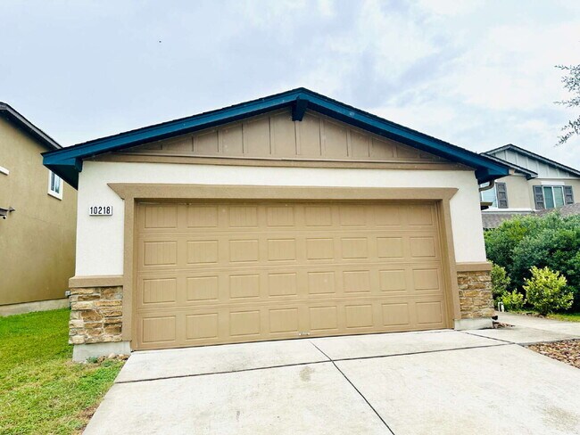10218 Relic Oaks in San Antonio, TX - Building Photo - Building Photo
