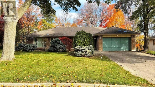 26 Restwell Crescent in Toronto, ON - Building Photo - Building Photo