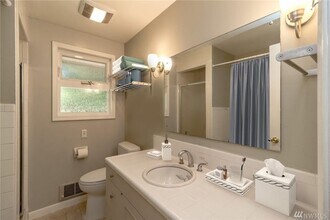 16446 SE 35th St in Bellevue, WA - Building Photo - Building Photo