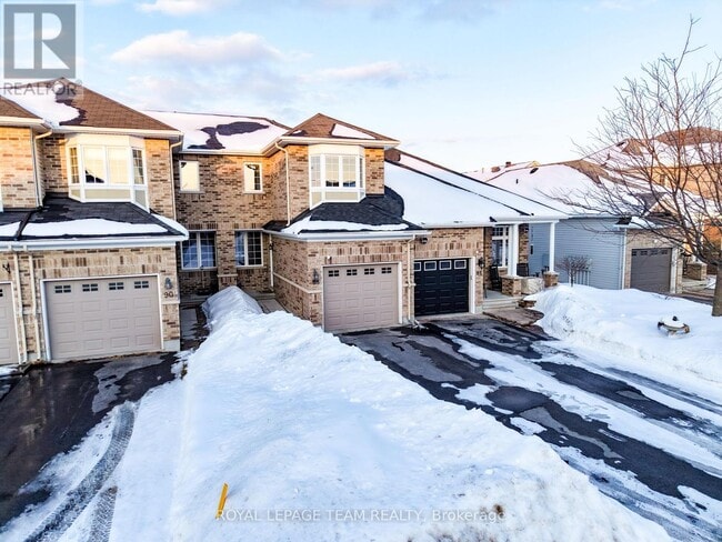 88 Desmond Trudeau Dr in Arnprior, ON - Building Photo - Building Photo