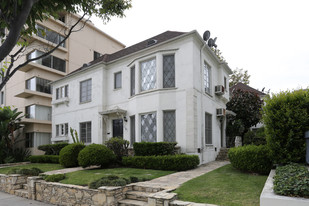 133 S Reeves Dr in Beverly Hills, CA - Building Photo