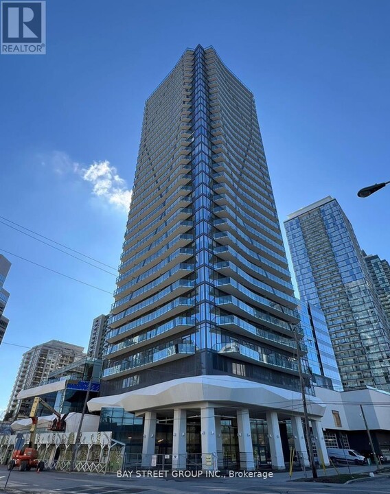 15-815 Ellerslie Ave in Toronto, ON - Building Photo