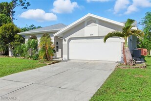 830 Columbia St in Port Charlotte, FL - Building Photo