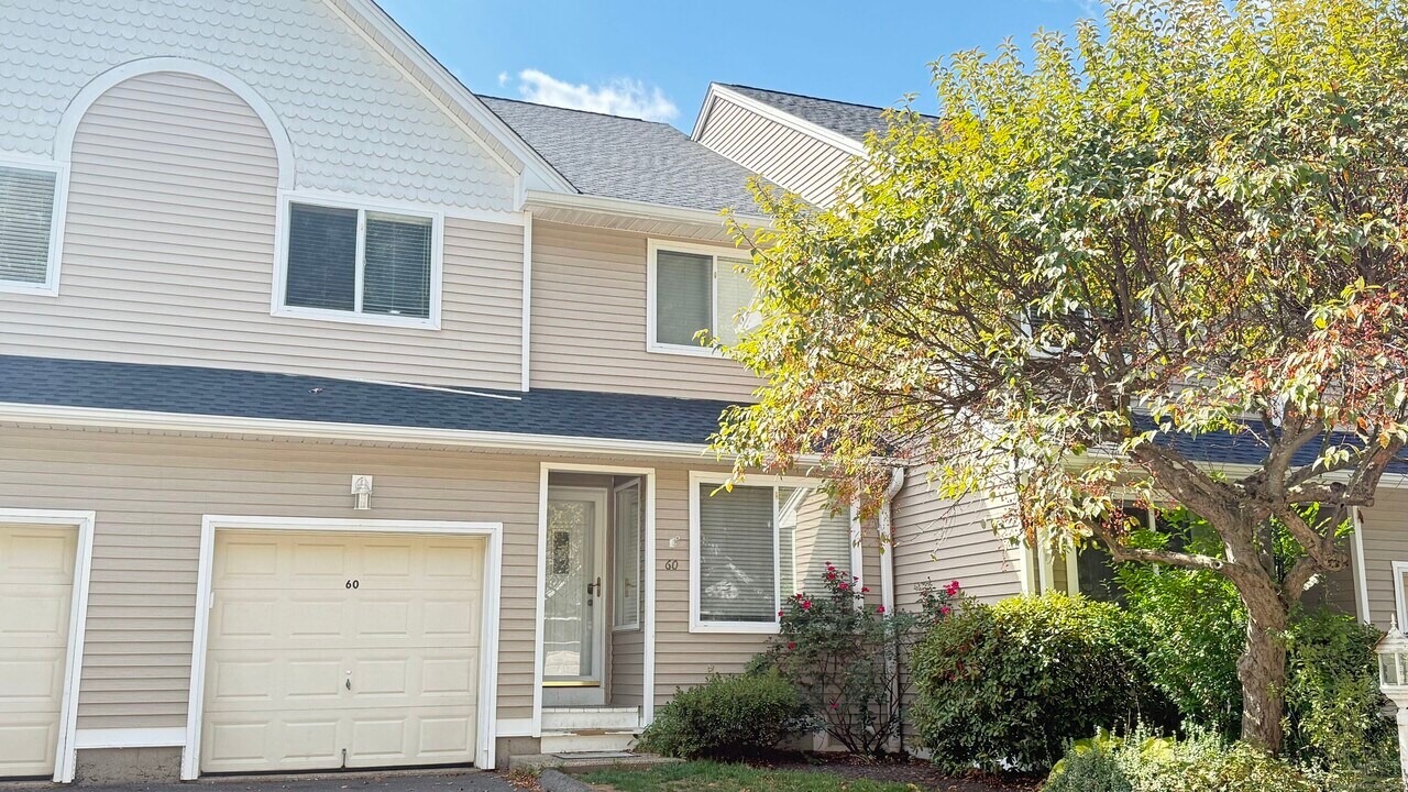 60 Florence Way in Farmington, CT - Building Photo