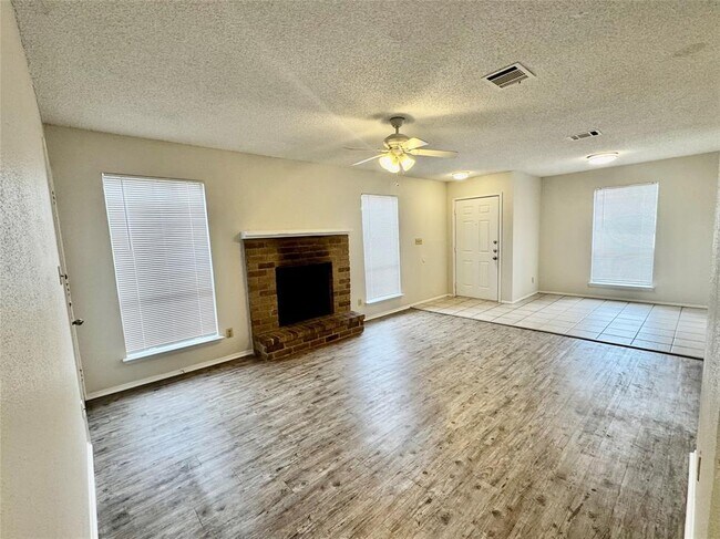 9404 Teasdale Terrace in Austin, TX - Building Photo - Building Photo