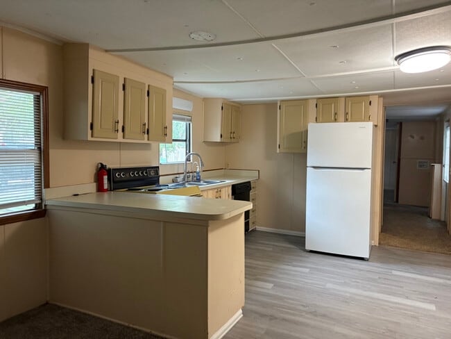 property at 10542 Lynnwood Ave