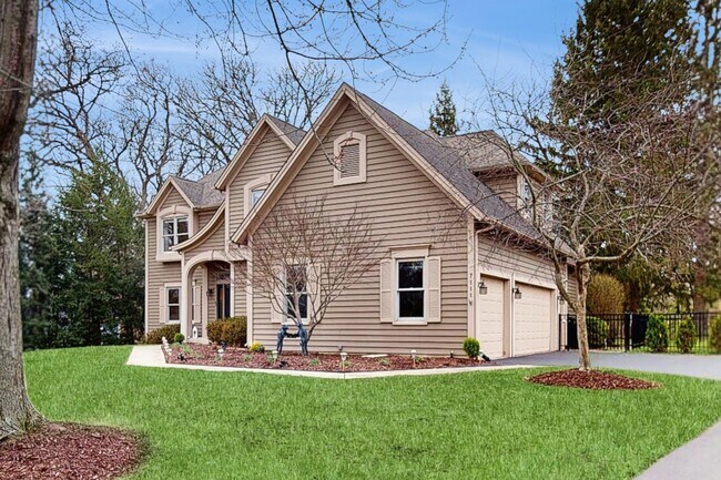 7111 Saddle Oaks Dr in Cary, IL - Building Photo - Building Photo