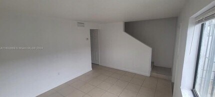 319 NW 109th Ave in Miami, FL - Building Photo - Building Photo