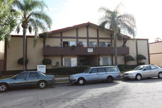 Casa Bryant Apartments in Canoga Park, CA - Building Photo - Building Photo