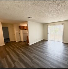 1750 Karen Ave in Las Vegas, NV - Building Photo - Building Photo