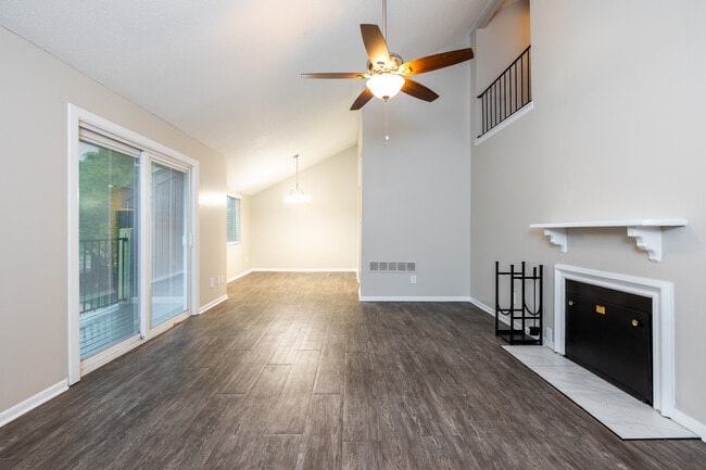 Windchase Flats &amp; Townhomes in Topeka, KS - Building Photo - Interior Photo