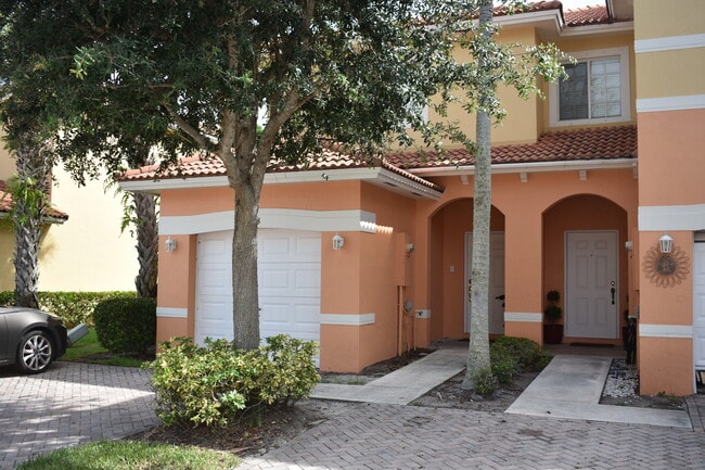 5023 SE Mariner Garden Cir in Stuart, FL - Building Photo - Building Photo