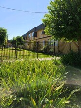 1705 Gordon Rd in Yakima, WA - Foto de edificio - Building Photo