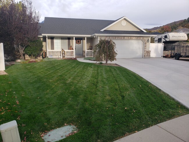 property at 443 E Leah Day Cv