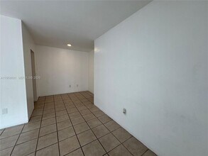 921 Meridian Ave in Miami Beach, FL - Building Photo - Building Photo
