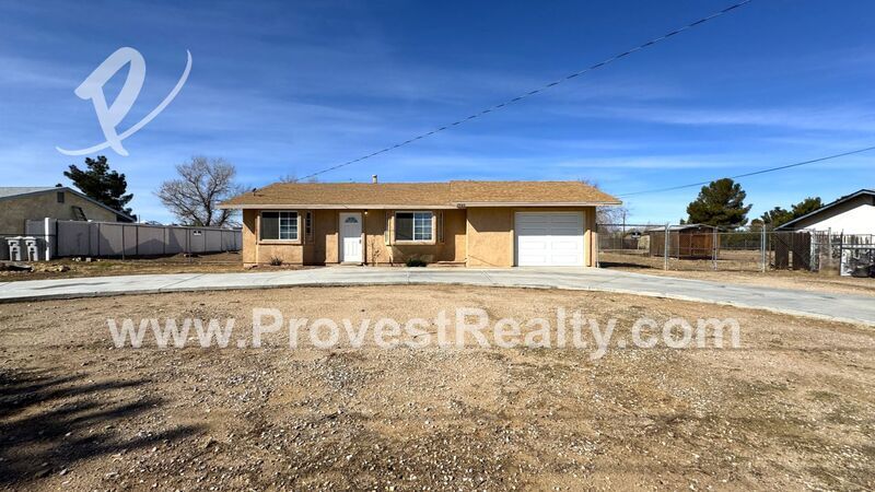 7960 Cottonwood Ave in Hesperia, CA - Building Photo