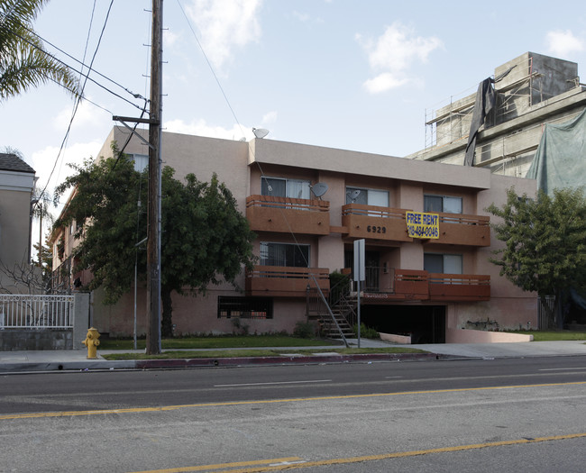 6929 Coldwater Canyon Ave in North Hollywood, CA - Building Photo - Building Photo