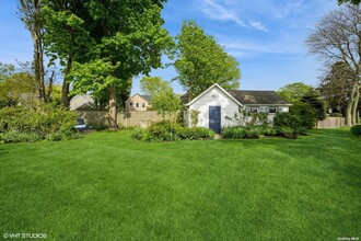 130 6th St in Southold, NY - Foto de edificio - Building Photo