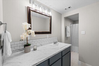 5314 Manor Creek Ln in Houston, TX - Foto de edificio - Building Photo
