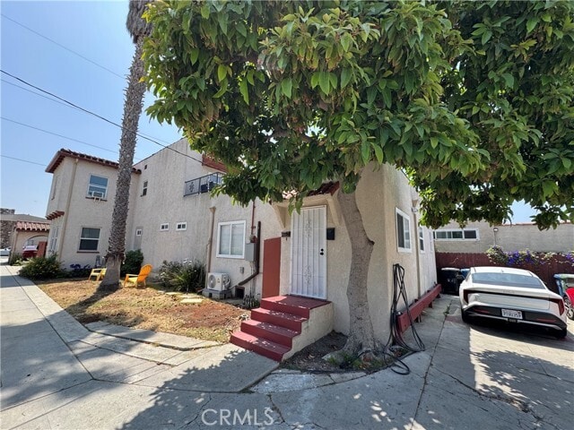property at 219 S Eucalyptus Ave