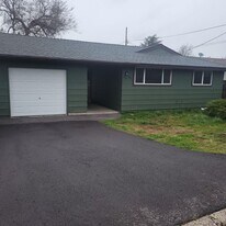 533 Doty St in Klamath Falls, OR - Building Photo