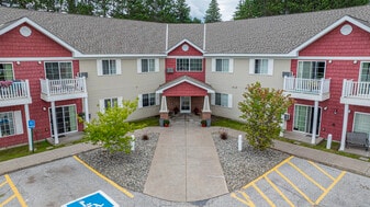 Oakwood Estates in Cloquet, MN - Building Photo