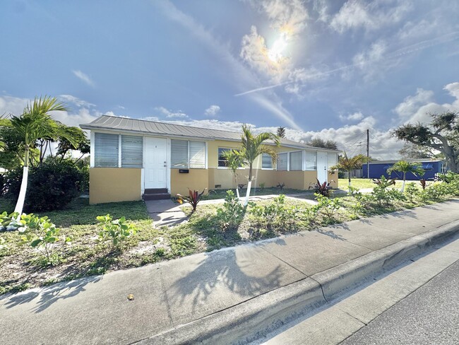 501 7th Ave N in Lake Worth Beach, FL - Building Photo - Building Photo