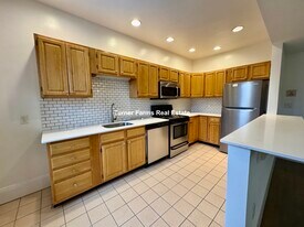 1402 Beacon St, Unit 1404-3 in Brookline, MA - Building Photo