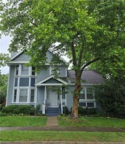226 Queens Way in Norfolk, VA - Building Photo