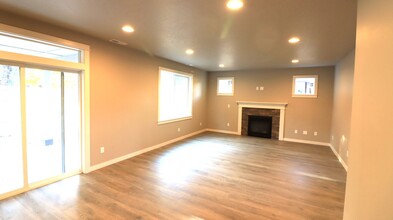 20437 SE Senden Ln in Bend, OR - Building Photo - Building Photo
