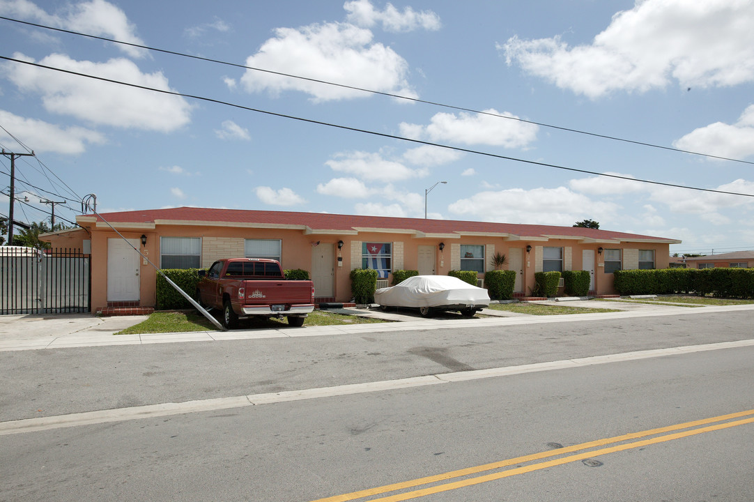 83 W 16th St in Hialeah, FL - Building Photo