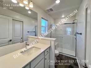 1544 Farmhouse Ln in Clovis, CA - Building Photo - Building Photo