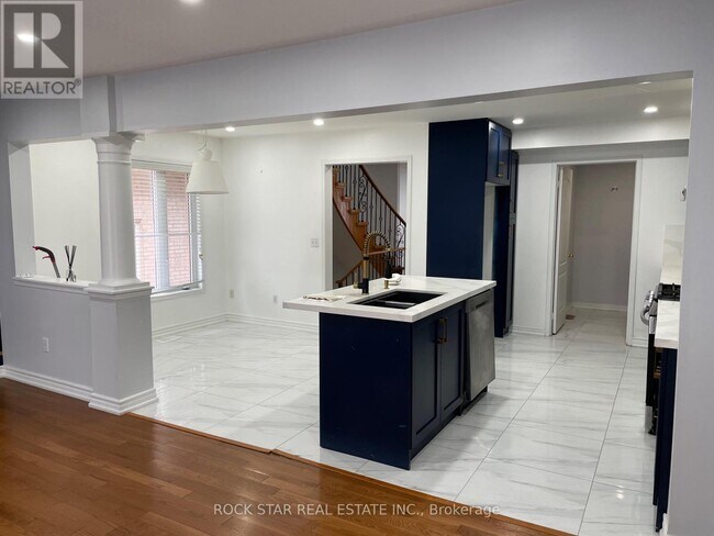 3351 Southwick St in Mississauga, ON - Building Photo - Building Photo