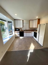 18032 5th Ave NE in Shoreline, WA - Building Photo - Building Photo