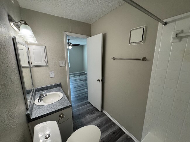 2010 Estrada Pkwy in Irving, TX - Building Photo - Building Photo