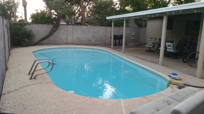 property at 1427 W 7th St