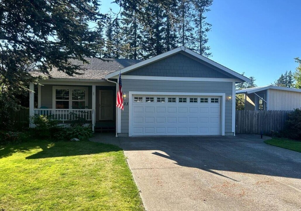 303 Nooksack Rd in Everson, WA - Building Photo