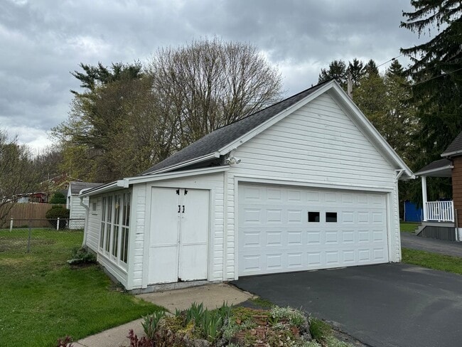 2719 Leibel Pl in Utica, NY - Building Photo - Building Photo