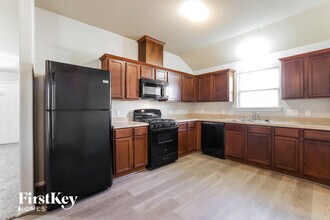 7909 Big Oak Dr in Texas City, TX - Building Photo - Building Photo