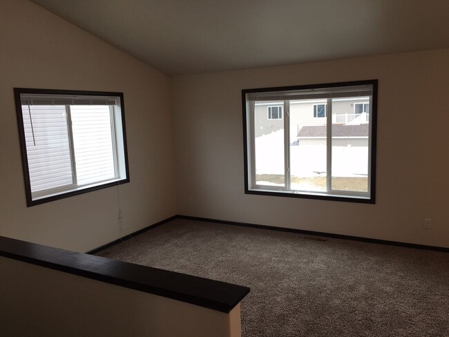 1324 4th St NW in West Fargo, ND - Building Photo - Building Photo