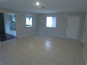 7322 W Fuqua St, Unit 4 in Missouri City, TX - Building Photo - Building Photo