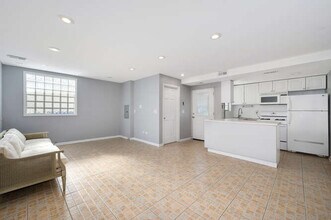 2833 N Francisco Ave in Chicago, IL - Building Photo - Building Photo