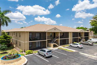 Mystic Gardens in Ft. Myers, FL - Foto de edificio - Primary Photo