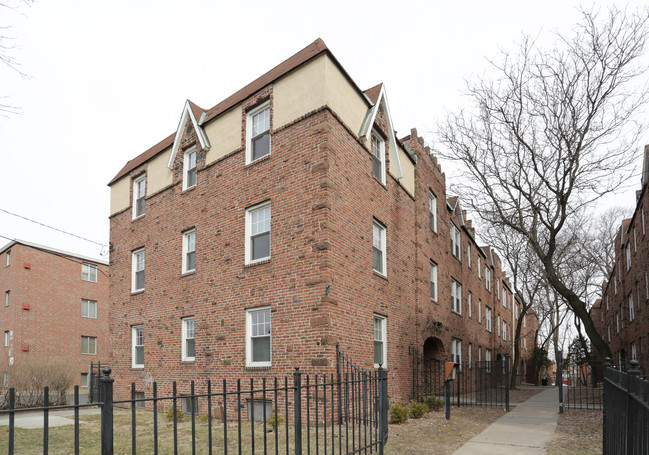 Woodcroft Apartments in Hartford, CT - Building Photo - Building Photo